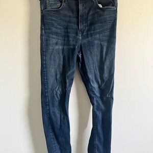 Dark Blue Skinny Jeans with Stretch Fit and Sleek Design
